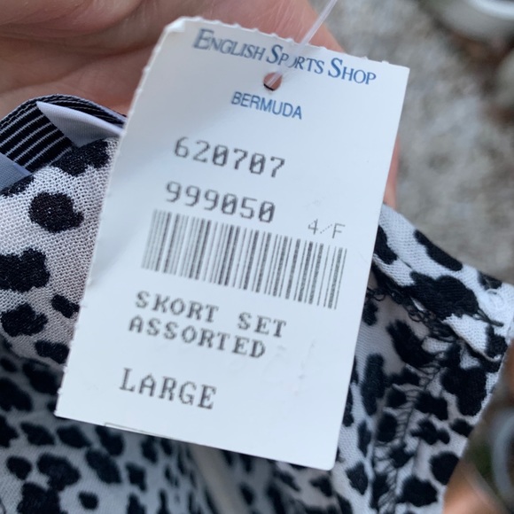 Vintage 2 Piece Short & Shirt Set - Picture 9 of 9